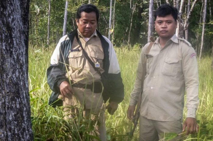 Sieng Darong, left, and Sab Yoh (c) Wildlife Conservation Society